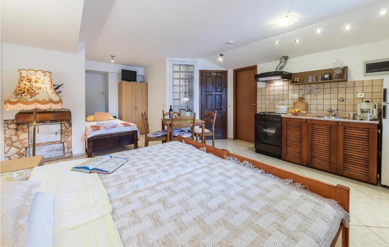 Awesome Studio In Pula With Wifi Exterior photo